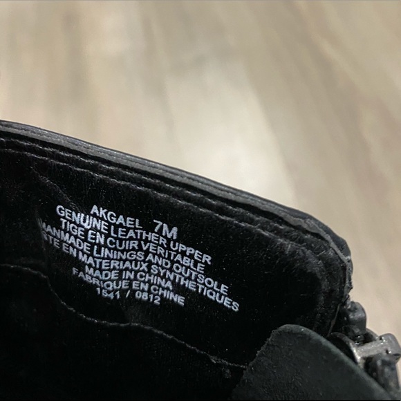 Anne Klein Akgael Black Leather Zip Boots - size 7 - Picture 4 of 5